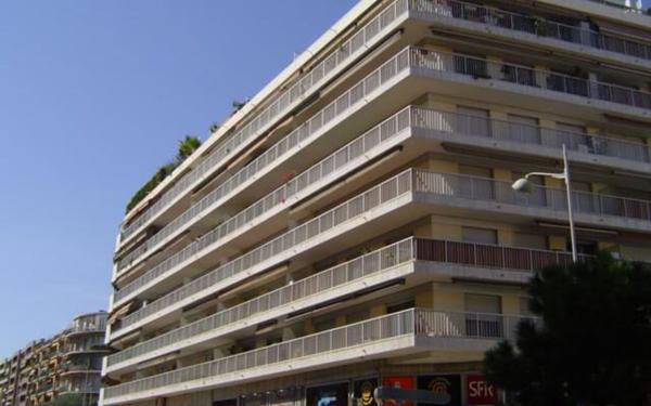 Appartement à vendre    3 pièces • 77 m2 Nice