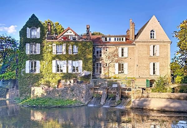 Le Moulin de Crosne – Un appartement au cœur d'une propriété d'exception sur une île privée aux portes de Pari
