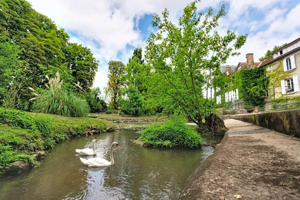 Le Moulin de Crosne – Un appartement au cœur d'une propriété d'exception sur une île privée aux portes de Pari
