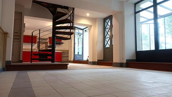 Carcassonne (11000) SUPERBE T4 EN DUPLEX DE 117M² + DEPENDANCE DE 166M² + JARDIN DE 180 M²