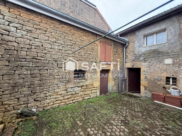 Maison de village mitoyenne des 2 côtés; 3 chambres