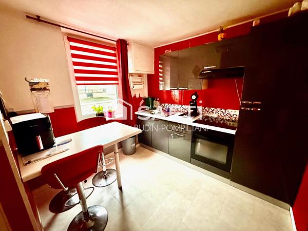 Maison de village mitoyenne des 2 côtés; 3 chambres