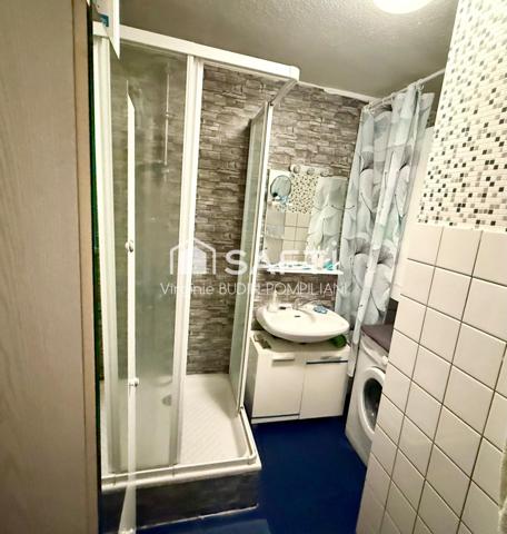 Maison de village mitoyenne des 2 côtés; 3 chambres