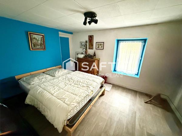 Maison de village mitoyenne des 2 côtés; 3 chambres