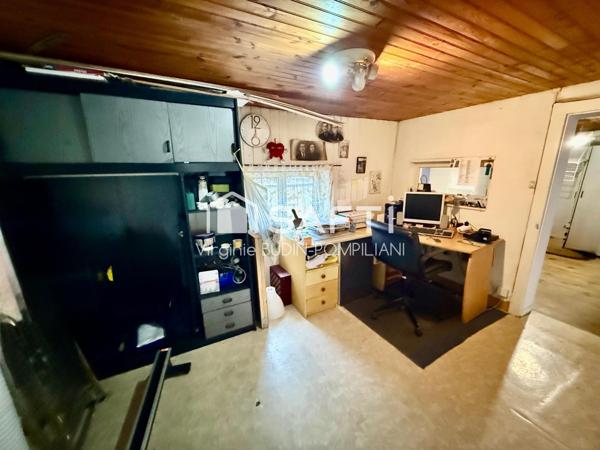 Maison de village mitoyenne des 2 côtés; 3 chambres