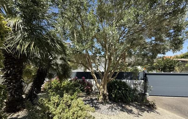 Maison familiale rénovée avec volumes rares – Quartier Saint-Michel, Les Sables d’Olonne