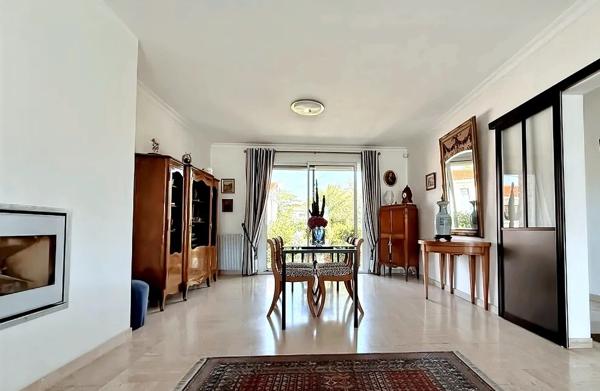 Maison familiale rénovée avec volumes rares – Quartier Saint-Michel, Les Sables d’Olonne