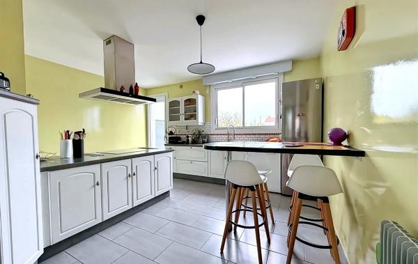 Maison familiale rénovée avec volumes rares – Quartier Saint-Michel, Les Sables d’Olonne