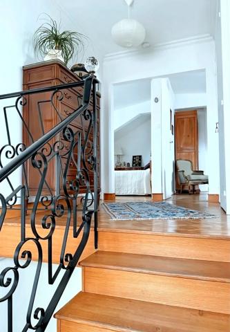 Maison familiale rénovée avec volumes rares – Quartier Saint-Michel, Les Sables d’Olonne