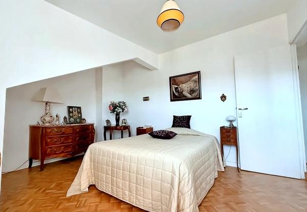 Maison familiale rénovée avec volumes rares – Quartier Saint-Michel, Les Sables d’Olonne