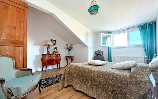 Maison familiale rénovée avec volumes rares – Quartier Saint-Michel, Les Sables d’Olonne