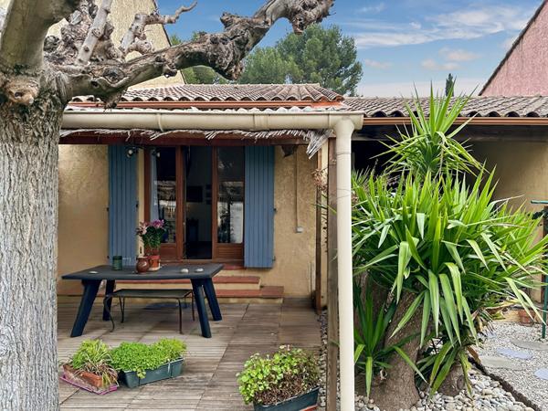 Maison T2 , loft avec jardin et parking et garage