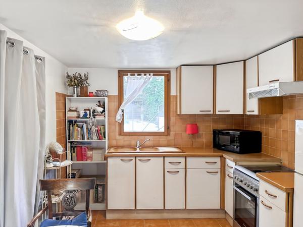 Maison T2 , loft avec jardin et parking et garage