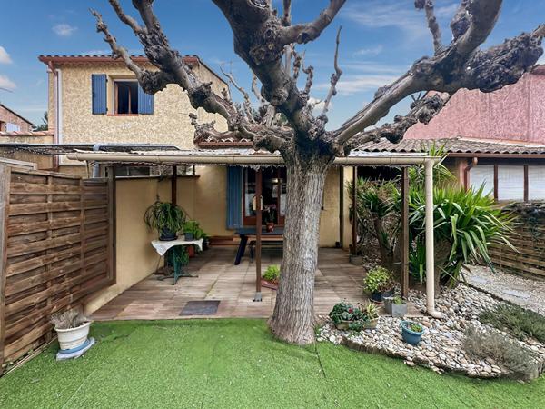 Maison T2 , loft avec jardin et parking et garage