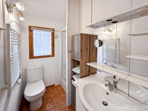 Maison T2 , loft avec jardin et parking et garage