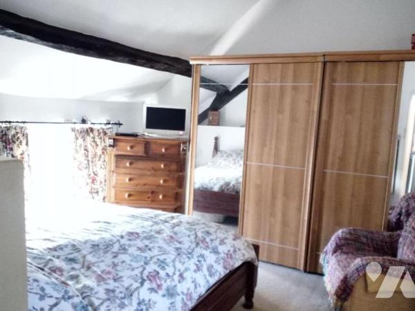 10 min. VILLAINES-LA-JUHEL (53), maison d'habitation comprenant salle à manger (+ poêle à pelle...