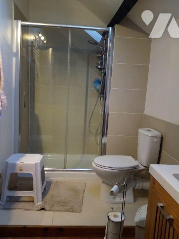 10 min. VILLAINES-LA-JUHEL (53), maison d'habitation comprenant salle à manger (+ poêle à pelle...