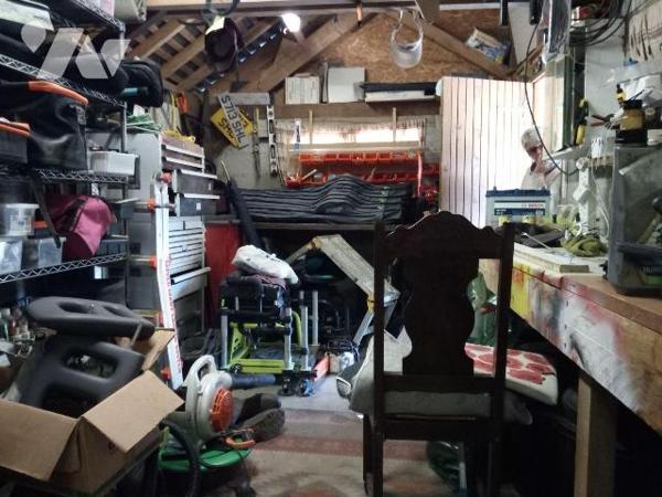 10 min. VILLAINES-LA-JUHEL (53), maison d'habitation comprenant salle à manger (+ poêle à pelle...