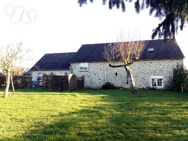 10 min. VILLAINES-LA-JUHEL (53), maison d'habitation comprenant salle à manger (+ poêle à pelle...