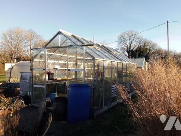 10 min. VILLAINES-LA-JUHEL (53), maison d'habitation comprenant salle à manger (+ poêle à pelle...