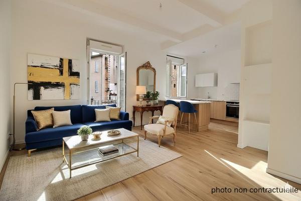 MARSEILLE 6- SECTEUR LODI - APPARTEMENT 2 CHAMBRES - RENOVE TRAVERSANT COMTEMPORAIN - AU CALME ABSOLU - LUMINEUX -