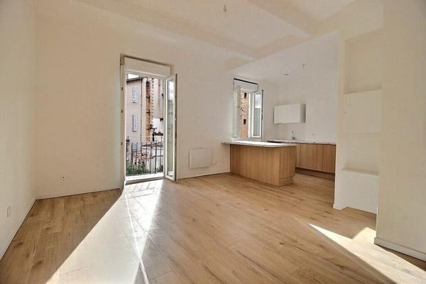 MARSEILLE 6- SECTEUR LODI - APPARTEMENT 2 CHAMBRES - RENOVE TRAVERSANT COMTEMPORAIN - AU CALME ABSOLU - LUMINEUX -