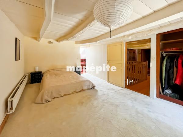 Maison
         19 pièces
        - 1275 m² Bien prestige 590 000 € *