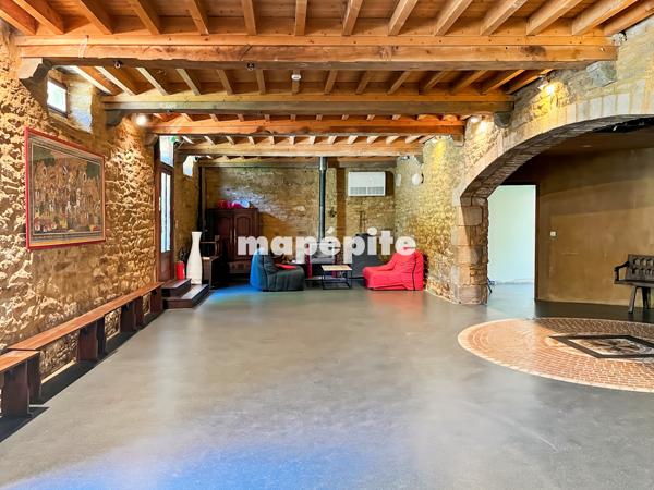 Maison
         19 pièces
        - 1275 m² Bien prestige 590 000 € *
