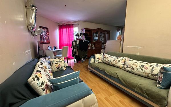 Appartement à vendre    4 pièces • 66,80 m2 Grigny