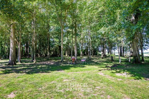 Propriété de charme dans un parc verdoyant avec piscine et dépendance