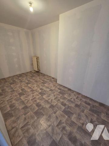 
BELGEARD- Jolie maison en pierres dans le bourg de trois chambres, avec dépendances et terrai...