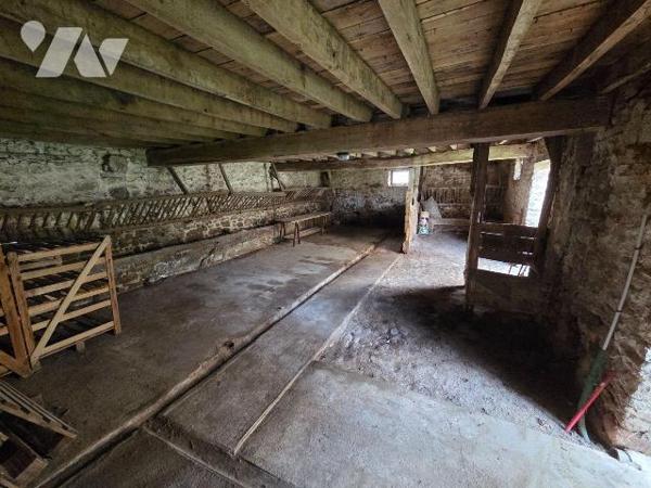 
BELGEARD- Jolie maison en pierres dans le bourg de trois chambres, avec dépendances et terrai...