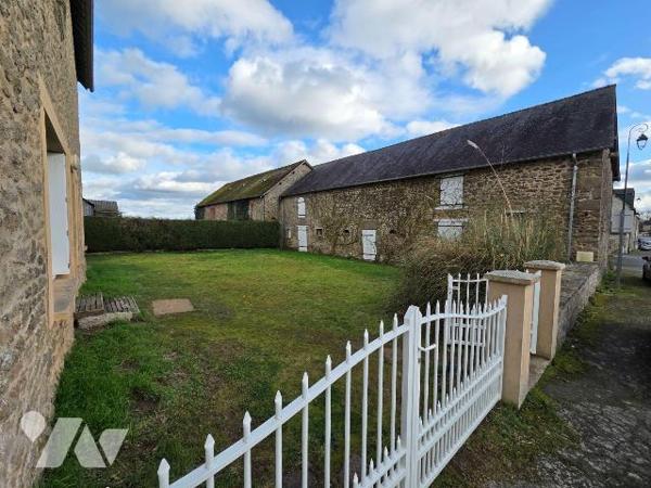 
BELGEARD- Jolie maison en pierres dans le bourg de trois chambres, avec dépendances et terrai...