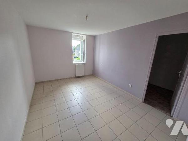 
BELGEARD- Jolie maison en pierres dans le bourg de trois chambres, avec dépendances et terrai...