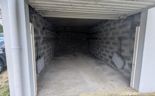 Stationnement à louer