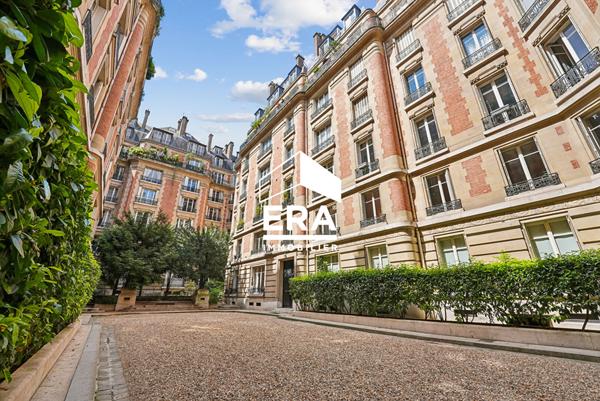 Paris 8e - Faubourg-Saint-Honoré / Parc Monceau / Duplex familial - Dernier étage