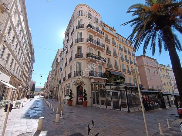 Toulon Place de l'Opéra. Immeuble complet de 16 lots en R+6 de 380m²