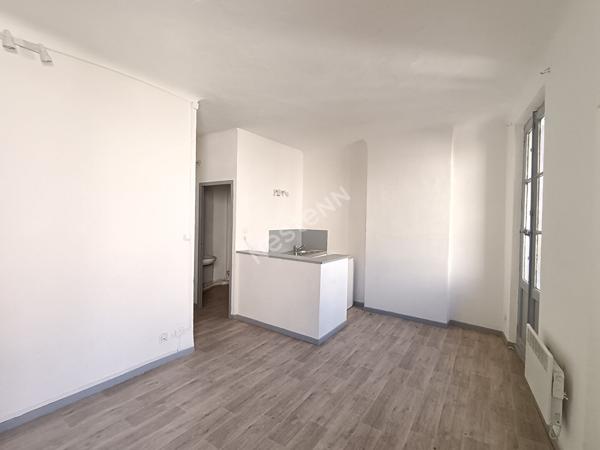 Toulon Place de l'Opéra. Immeuble complet de 16 lots en R+6 de 380m²
