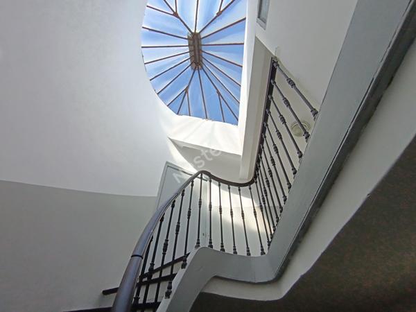 Toulon Place de l'Opéra. Immeuble complet de 16 lots en R+6 de 380m²