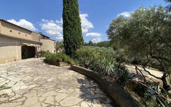 Maison à vendre    5 pièces • 210 m2 Manosque