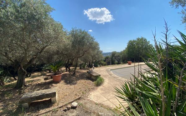 Maison à vendre    5 pièces • 210 m2 Manosque