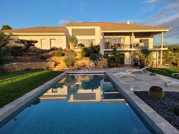 Maison La Cadière D'Azur de 8 pièces de 360 m² sur 2500 m² de terrain