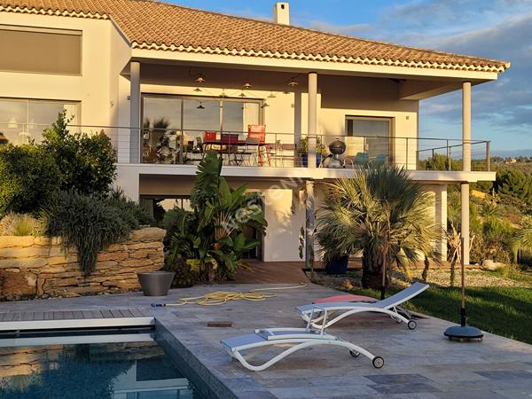 Maison La Cadière D'Azur de 8 pièces de 360 m² sur 2500 m² de terrain