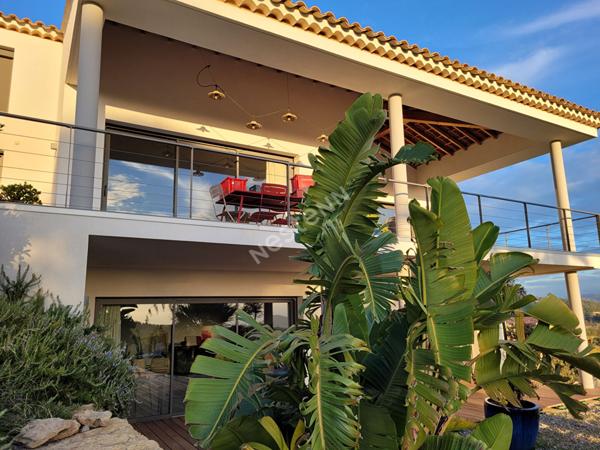 Maison La Cadière D'Azur de 8 pièces de 360 m² sur 2500 m² de terrain