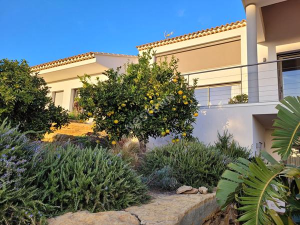 Maison La Cadière D'Azur de 8 pièces de 360 m² sur 2500 m² de terrain