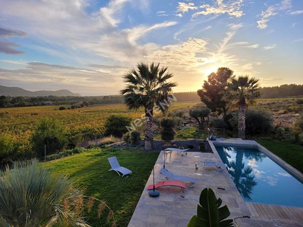 Maison La Cadière D'Azur de 8 pièces de 360 m² sur 2500 m² de terrain