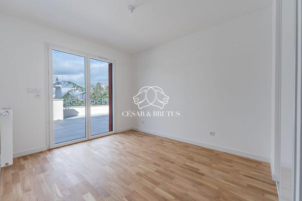 MEYZIEU – ATTIQUE D’EXCEPTION T5 de 117 m² avec 170m2 de terrasse