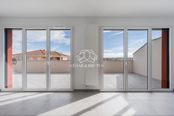 MEYZIEU – ATTIQUE D’EXCEPTION T5 de 117 m² avec 170m2 de terrasse