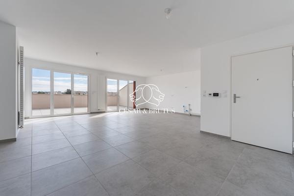 MEYZIEU – ATTIQUE D’EXCEPTION T5 de 117 m² avec 170m2 de terrasse