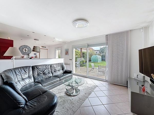 Maison avenue République à Meaux - 3 chambres et 1 bureau - grande pièce de vie - jardin de 575 m2 - garage et possibilité de stationner 3 véhicules.